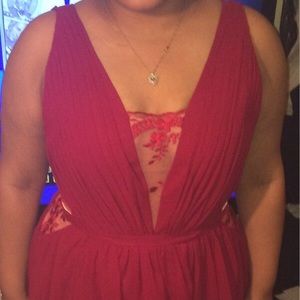 A burgundy/red prom dress